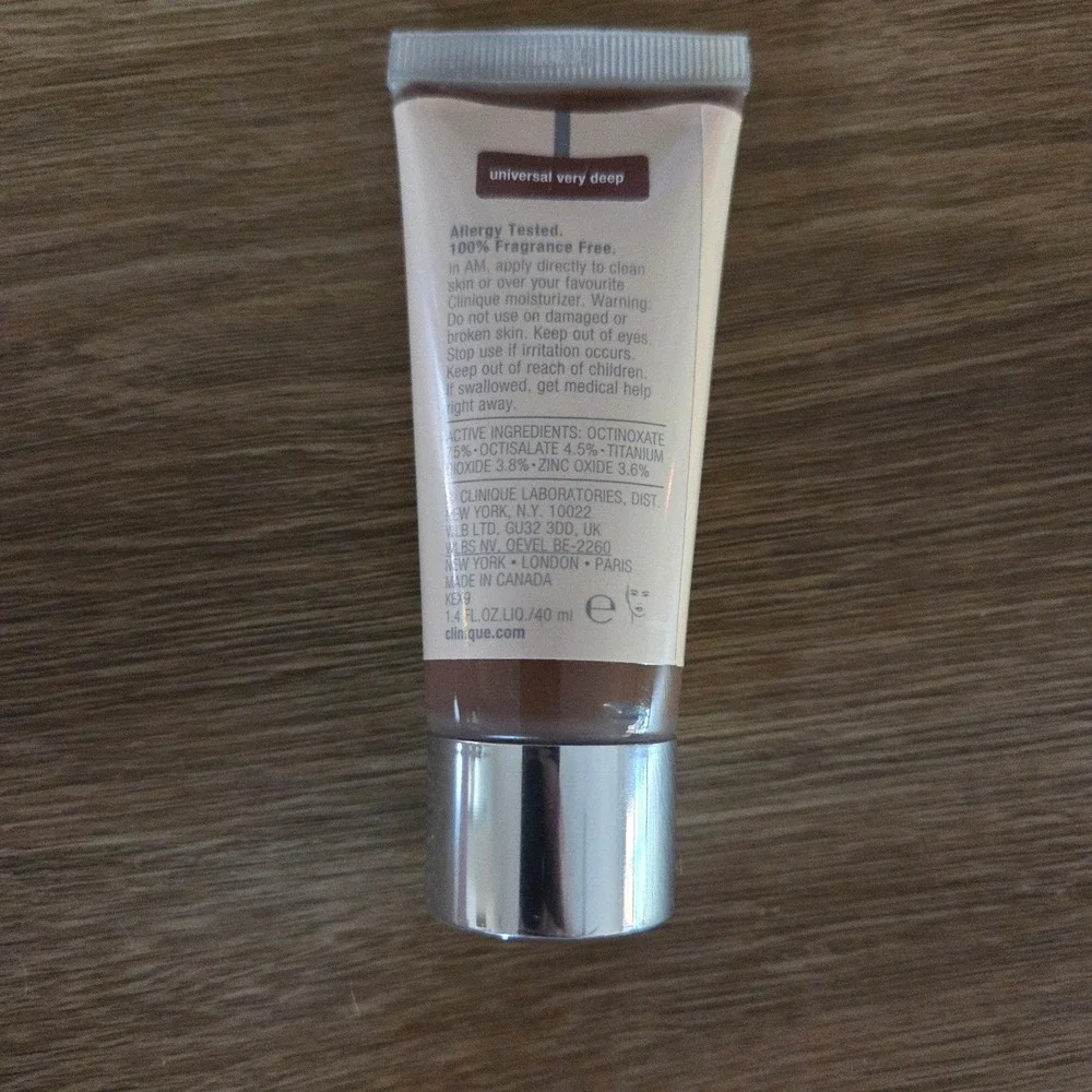 Clinique Moisture Surge Sheertint Hydrator SPF 25 Universal Very Deep‎ 1.4oz New